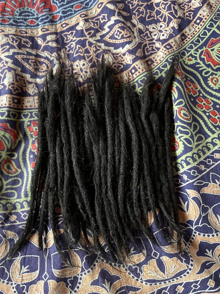 60 zwarte nieuwe human hair dread extensions 35-40cm nu 360€, Ophalen of Verzenden, Nieuw, Pruik of Haarverlenging