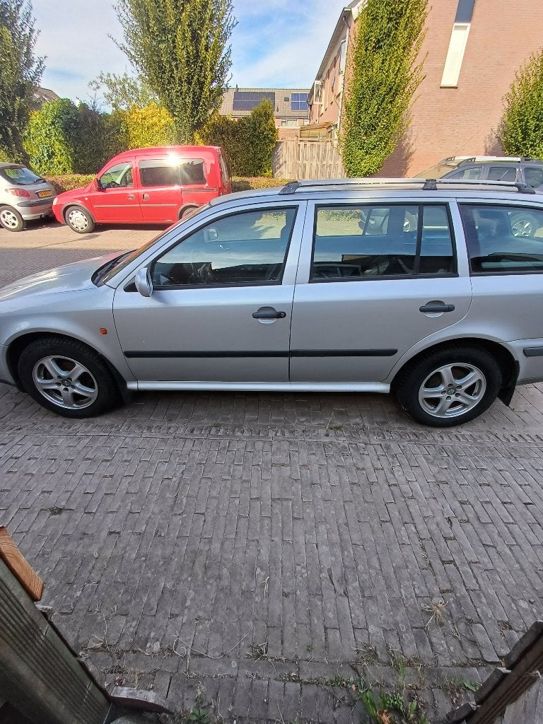 skoda octavia combi, Auto's, Voorwielaandrijving, 4 cilinders, 1600 cc, Stationwagon