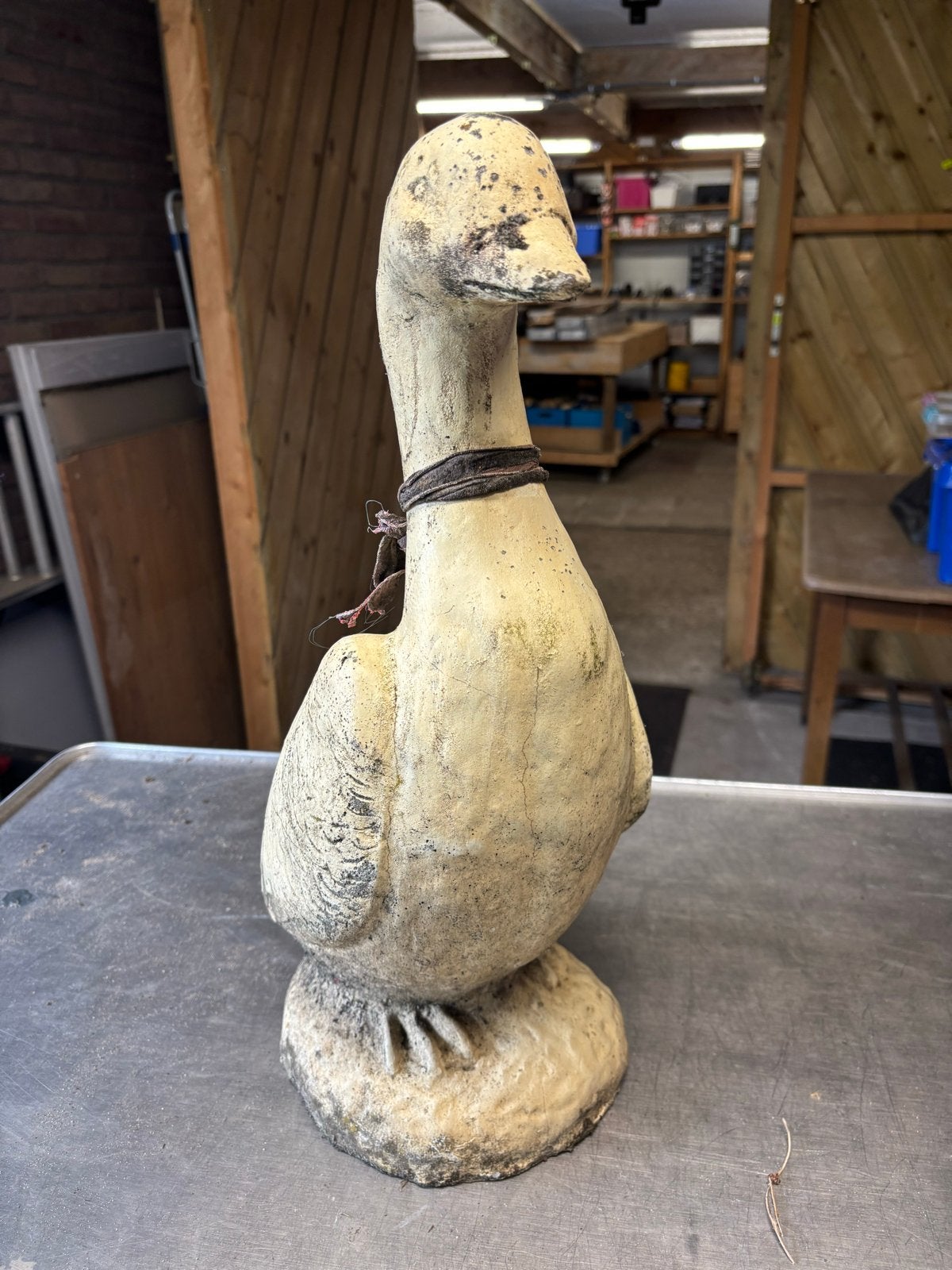Decoratieve tuingans van steen 48 cm hoog, Tuin en Terras, Ophalen, Gebruikt, Steen, Dierenbeeld