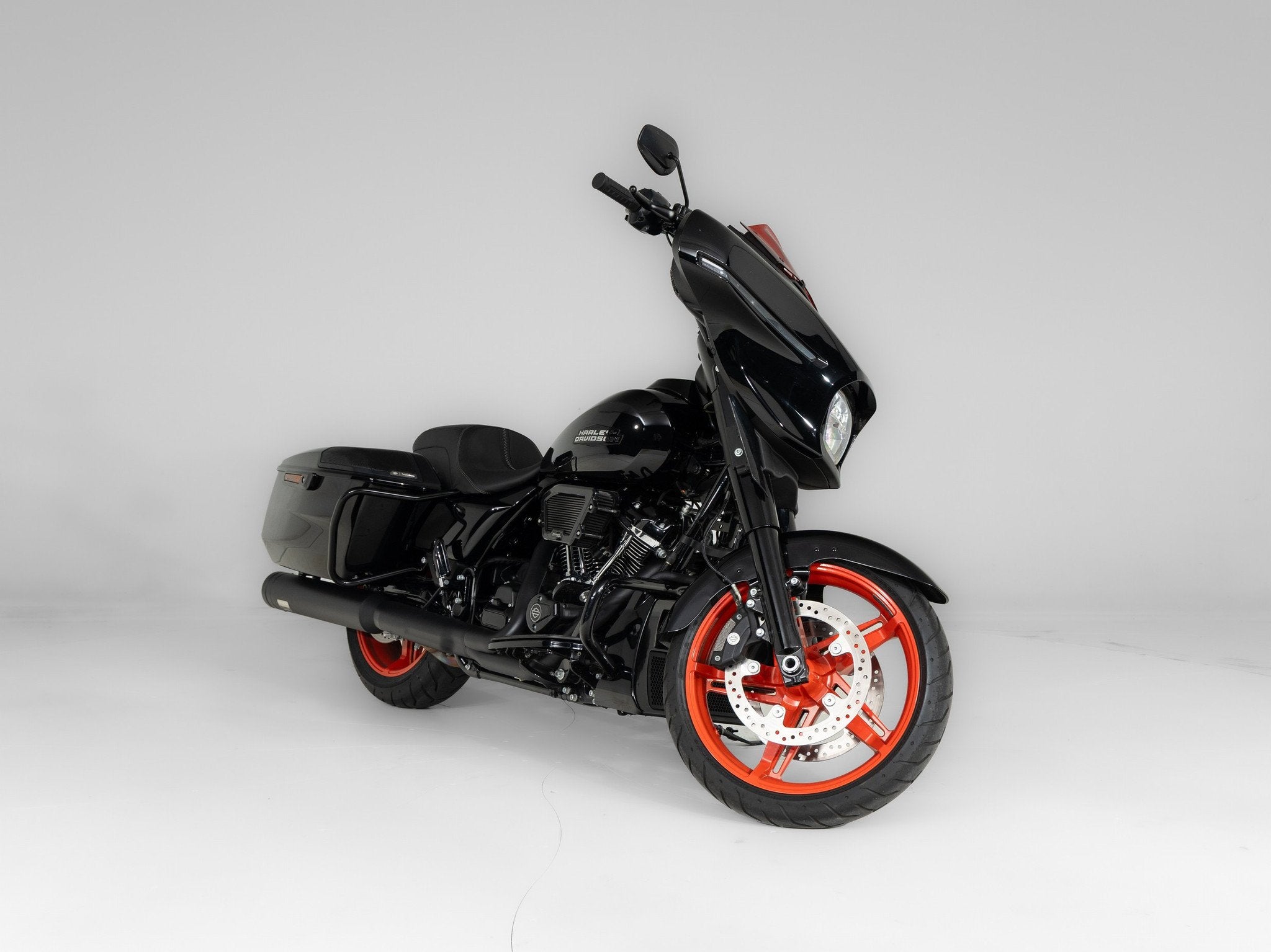 Harley-Davidson FLHX Street Glide (bj 2025), ABS, Toermotor, 1923 cc, Laan van Vredenoord 33
2289 DA  Rijswijk ZH, NL