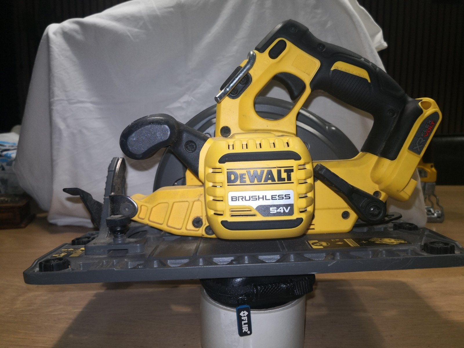 DeWalt DCS579NT 54V XR FlexVolt Cirkelzaag (Body), Doe-het-zelf en Verbouw, Cirkelzaag, DeWalt, 70 mm of meer, Ophalen of Verzenden