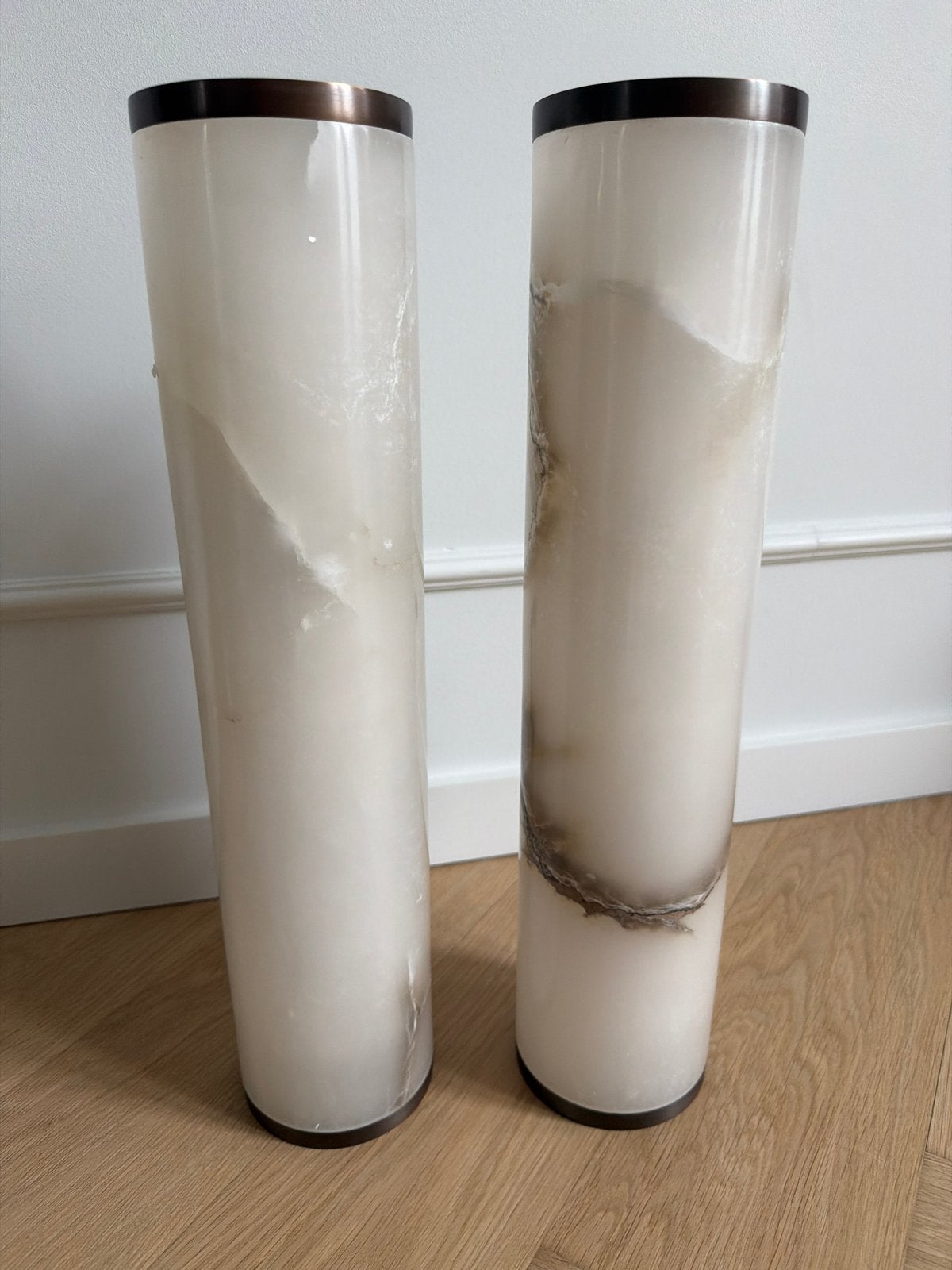 Set van 2 nieuwe alabaster wandlampen - donkerbrons, Natuurlijk materiaal, Nieuw, Overige fittingen, Ophalen of Verzenden