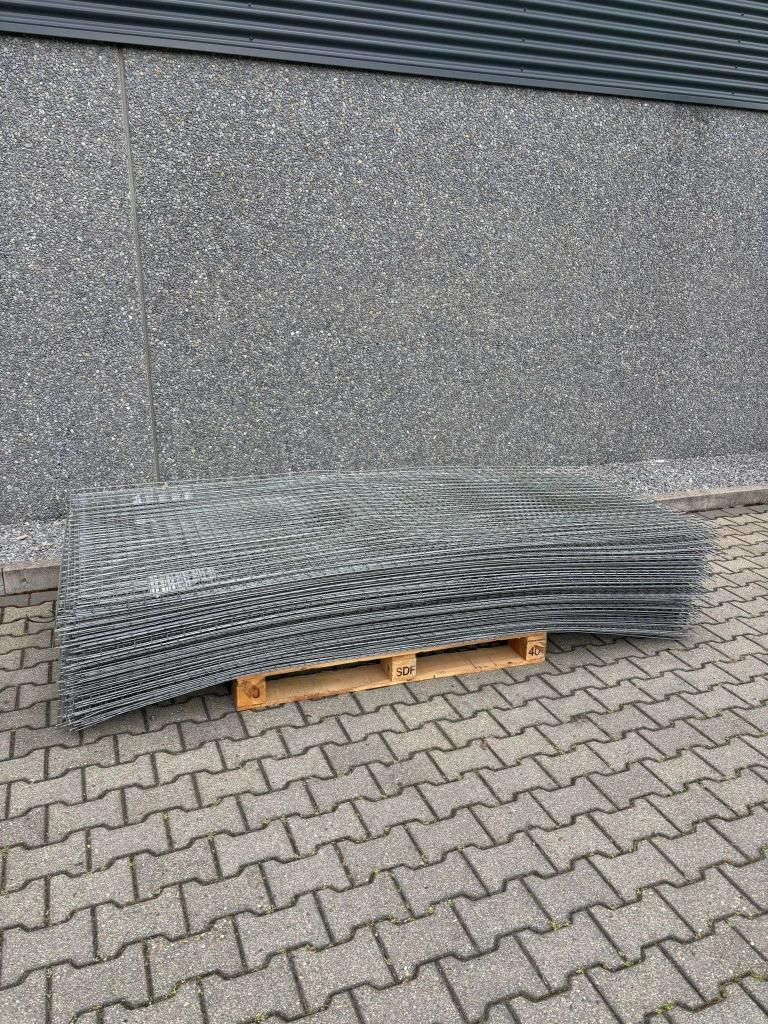 Partij draadmatten, gebruikt, 240x100cm, va €5,- p/st, Niet ingevuld, Gebruikt, Niet ingevuld, Niet ingevuld