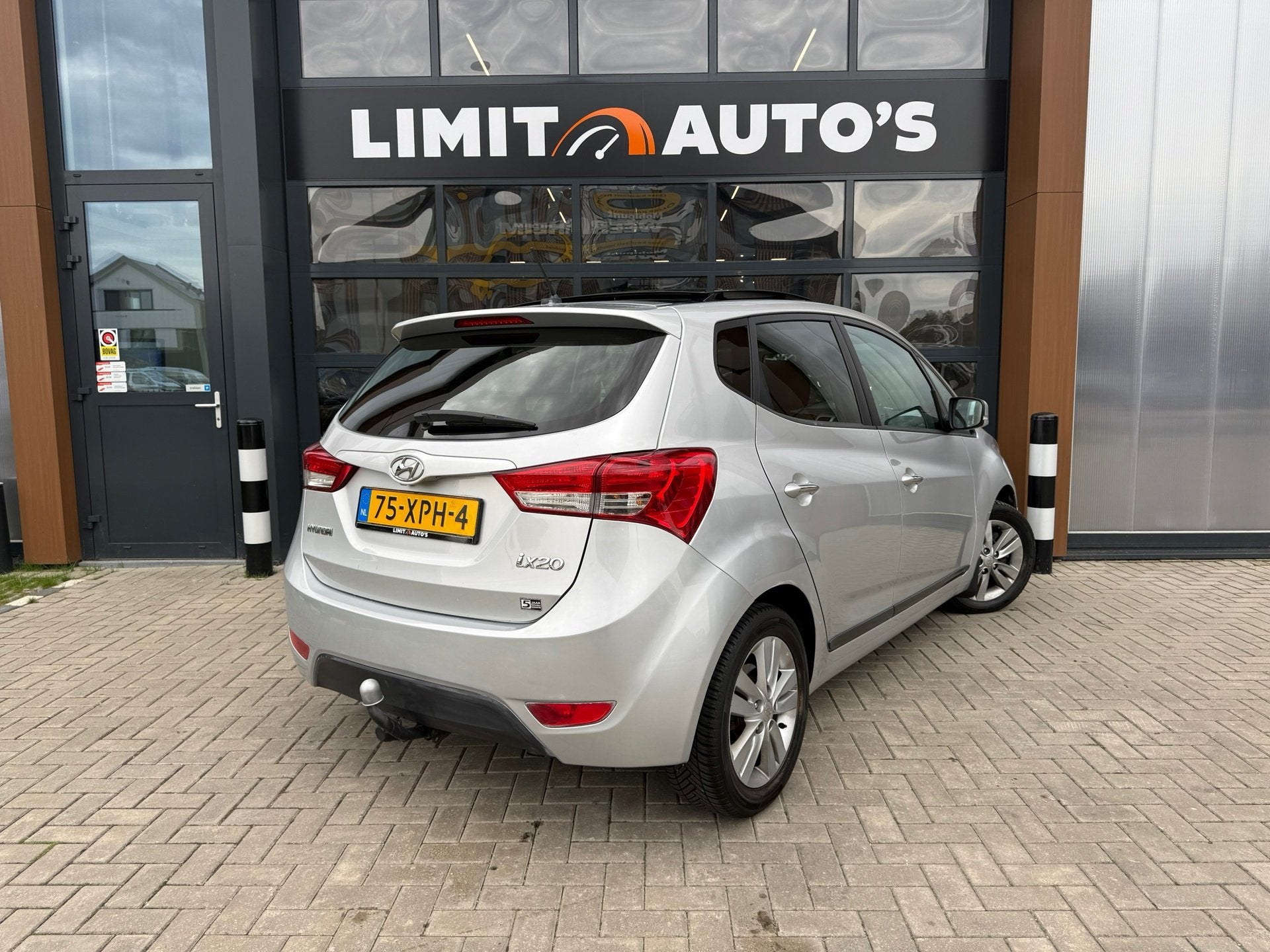Hyundai Ix20 1.6i i-Catcher Aut/Pano/Climate/Leder/Camera/Cr, Auto's, Euro 5, 1591 cc, 4 cilinders, Bedrijf