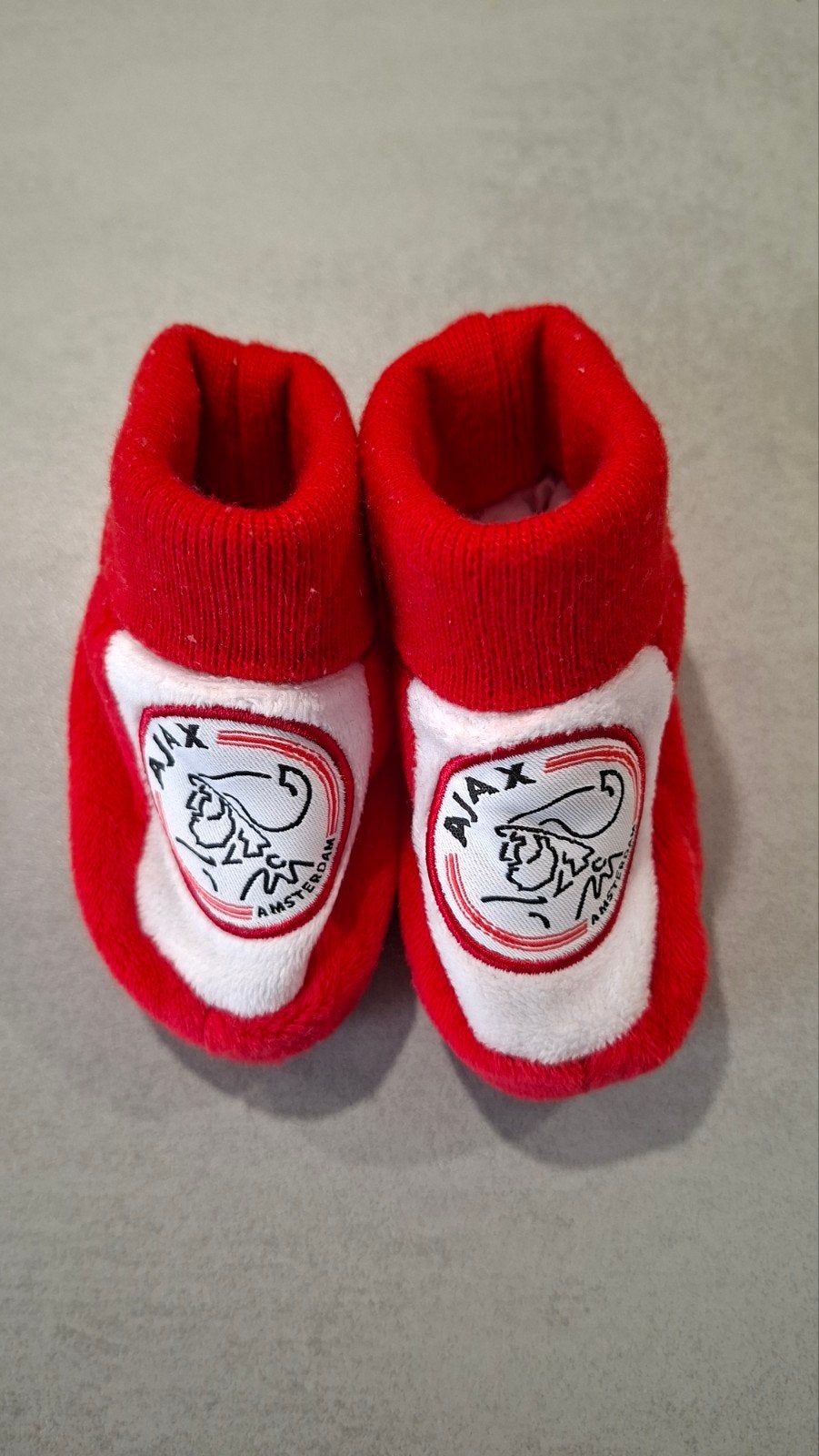 Ajax New Born Slofjes - Rood/Wit, Kinderen en Baby's, Babykleding | Schoentjes en Sokjes, Nieuw, Ajax, Slofjes, Verzenden