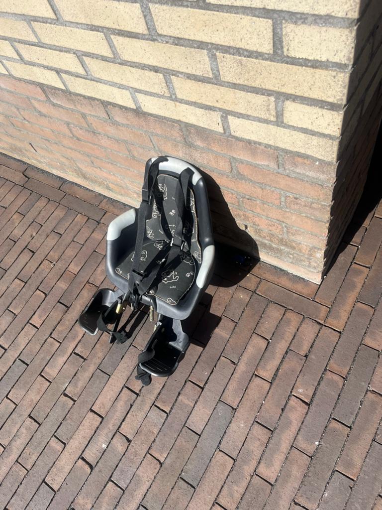 Bobike voorzitje met voetsteuntjes en bevestigingsmaterialen, Fietsen en Brommers, Fietsaccessoires | Fietsstoeltjes, Voorzitje