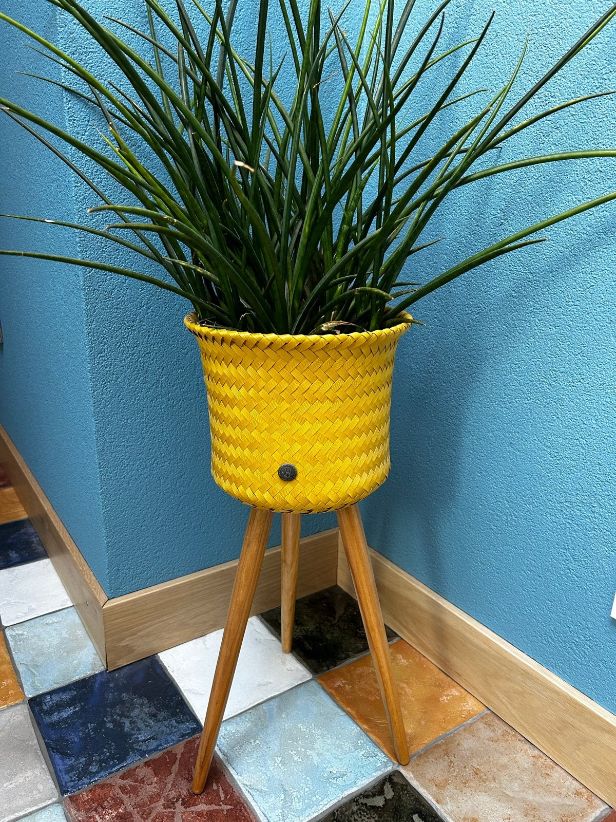 Gele bloempot op standaard - 60 cm hoog, 25 cm diameter, Kunststof, Rond, Binnen, Zo goed als nieuw