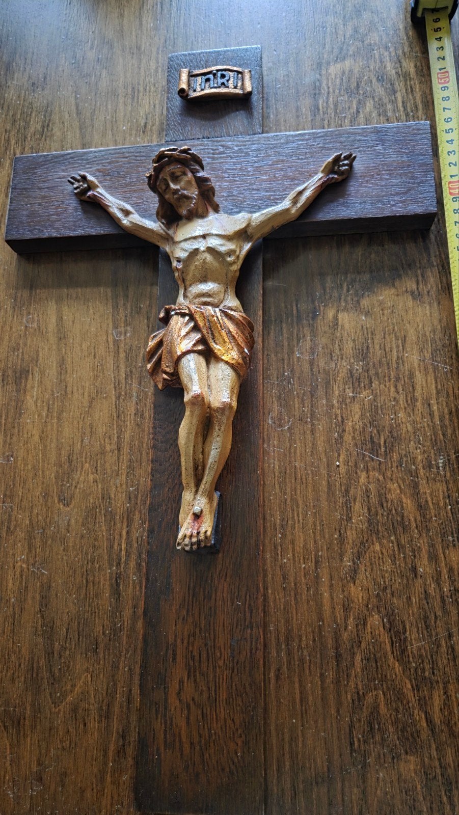Antiek houten kruisbeeld met Christusfiguur, Ophalen