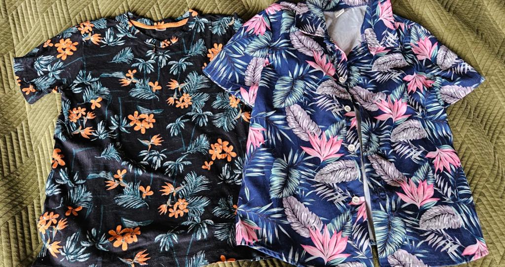 T-shirt & Blouse met tropische print (mt 134/140), Ophalen of Verzenden, Gebruikt, Jongen of Meisje, Setje
