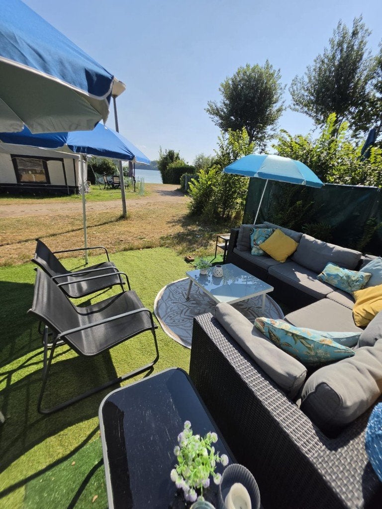 Hymer Eriba Caravan met Seizoensplaats aan het Veluwemeer, Caravans en Kamperen, Caravans, 2 aparte bedden, Rondzit, Luifel, Particulier
