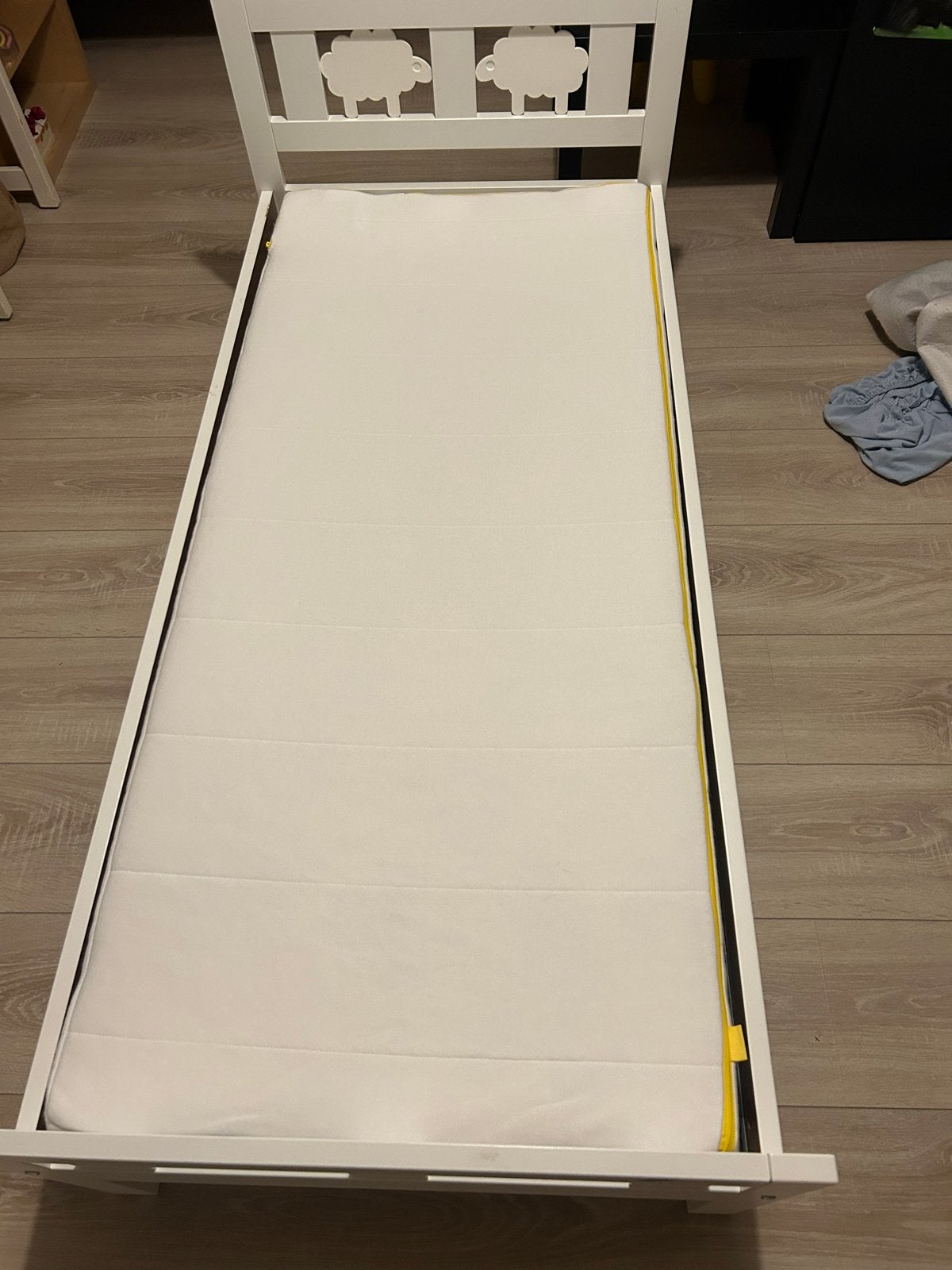 Ikea Kritter peuterbed met matras, beschermer en hoeslaken, Ophalen, Gebruikt, 70 tot 85 cm, Lattenbodem