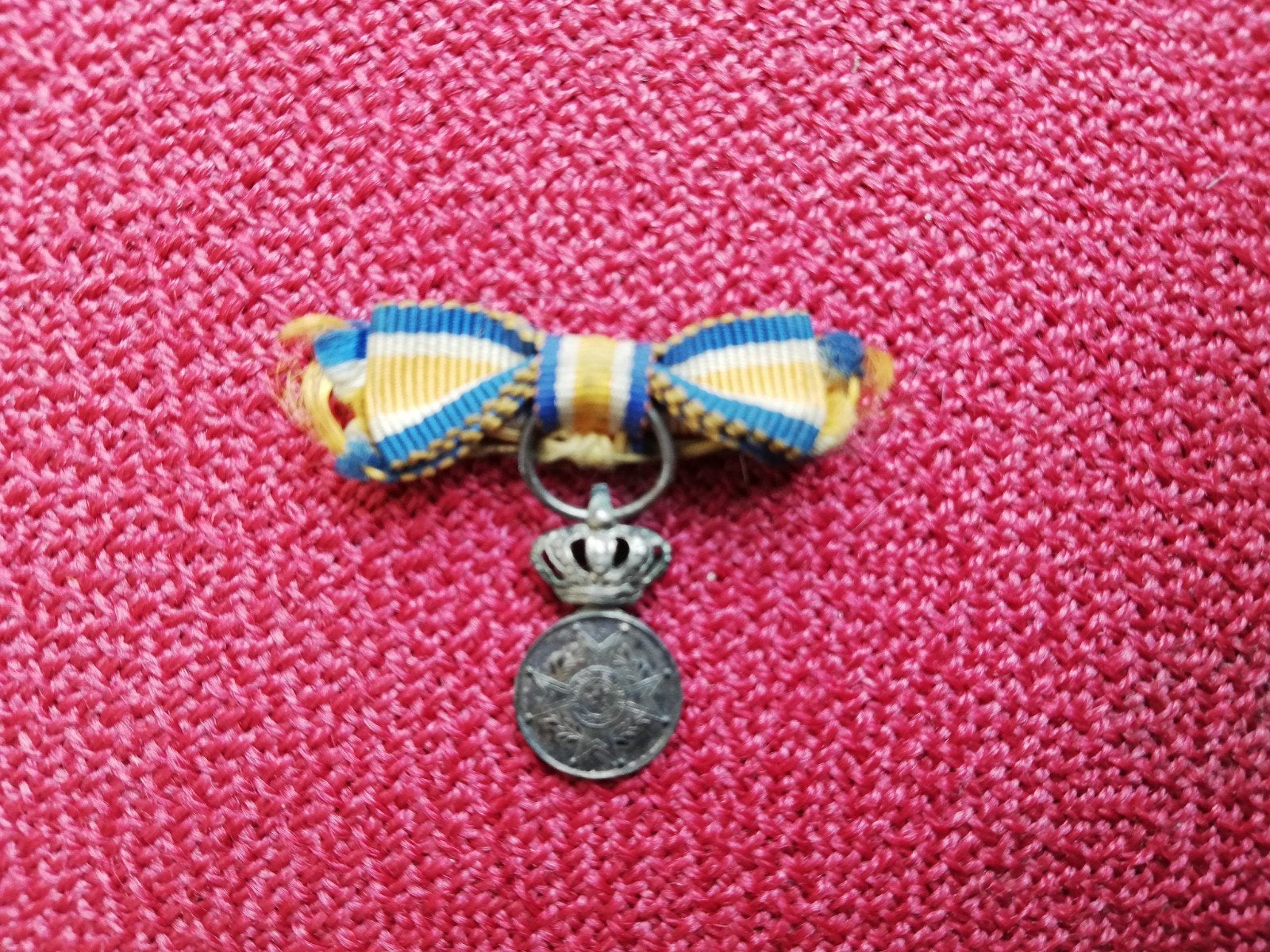 Miniatuur eremedaille in de orde van Oranje Nassau, Ophalen, Nederland, Lintje, Medaille of Wings