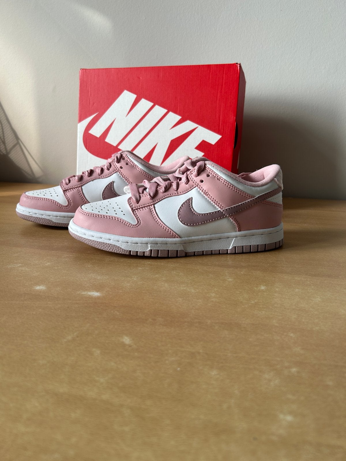 Nike dunk low pink glow 36.5, Ophalen of Verzenden, Nieuw, Roze, Sneakers of Gympen