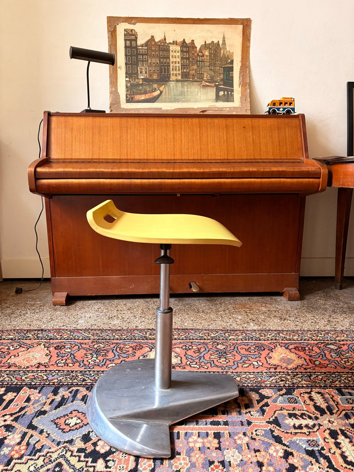 Verstelbare ergonomische kruk - geel met metaal, Ophalen, Gebruikt, Overige kleuren, Eén