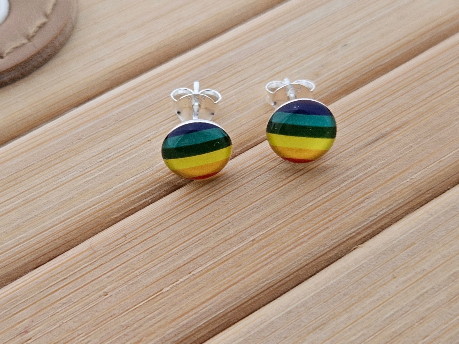sterling zilveren regenboog oorbellen, Nieuw, Ophalen of Verzenden, Knopjes of Stekers, Zilver