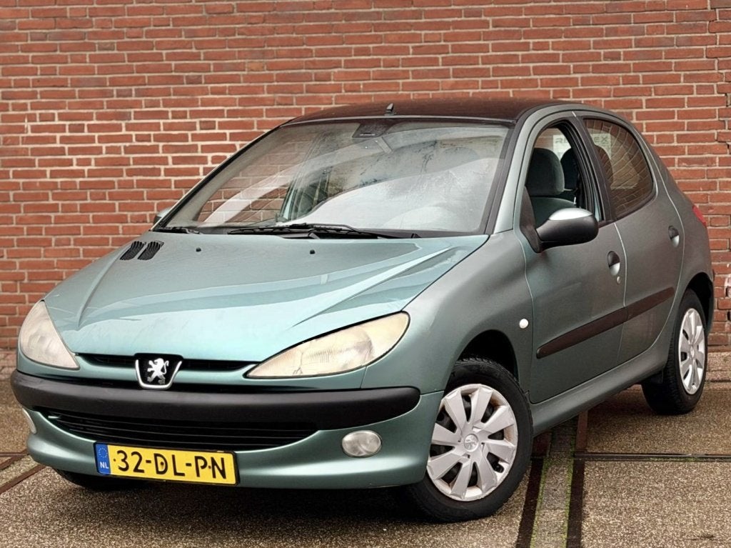 Peugeot 206 1.4 Gentry |Automaat |Nieuwe APK |Stuurbkr, Auto's, Oldtimers, Stof, 1360 cc, Bedrijf, 75 pk