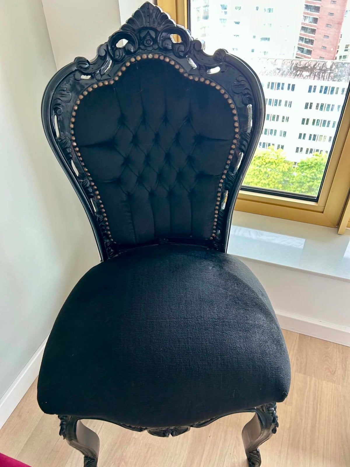 Elegante zwarte barokstoel met fluwelen bekleding, Ophalen