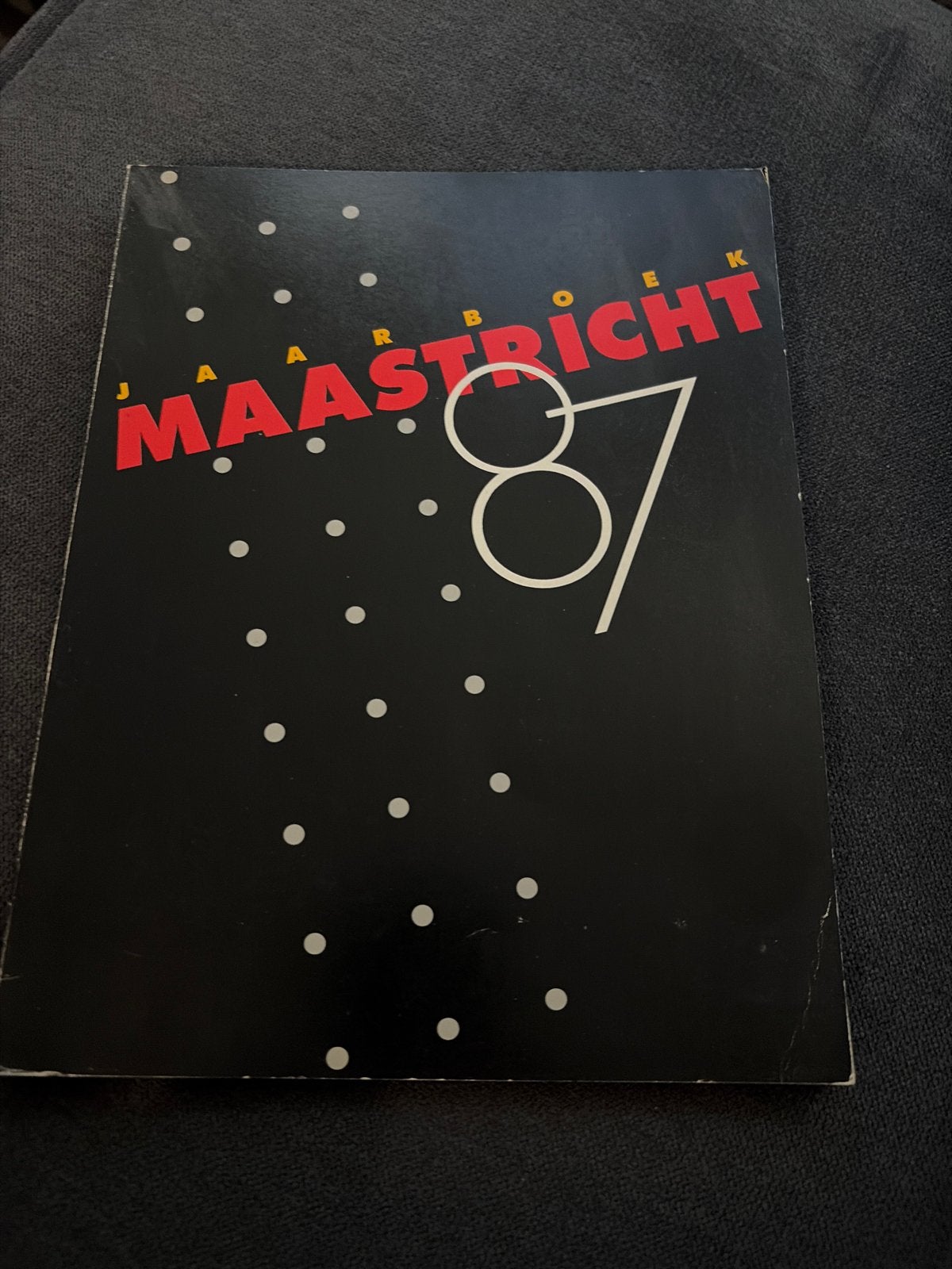 Jaarboek Maastricht 1987 - Historisch Overzicht, Ophalen of Verzenden, Gelezen, Nederland