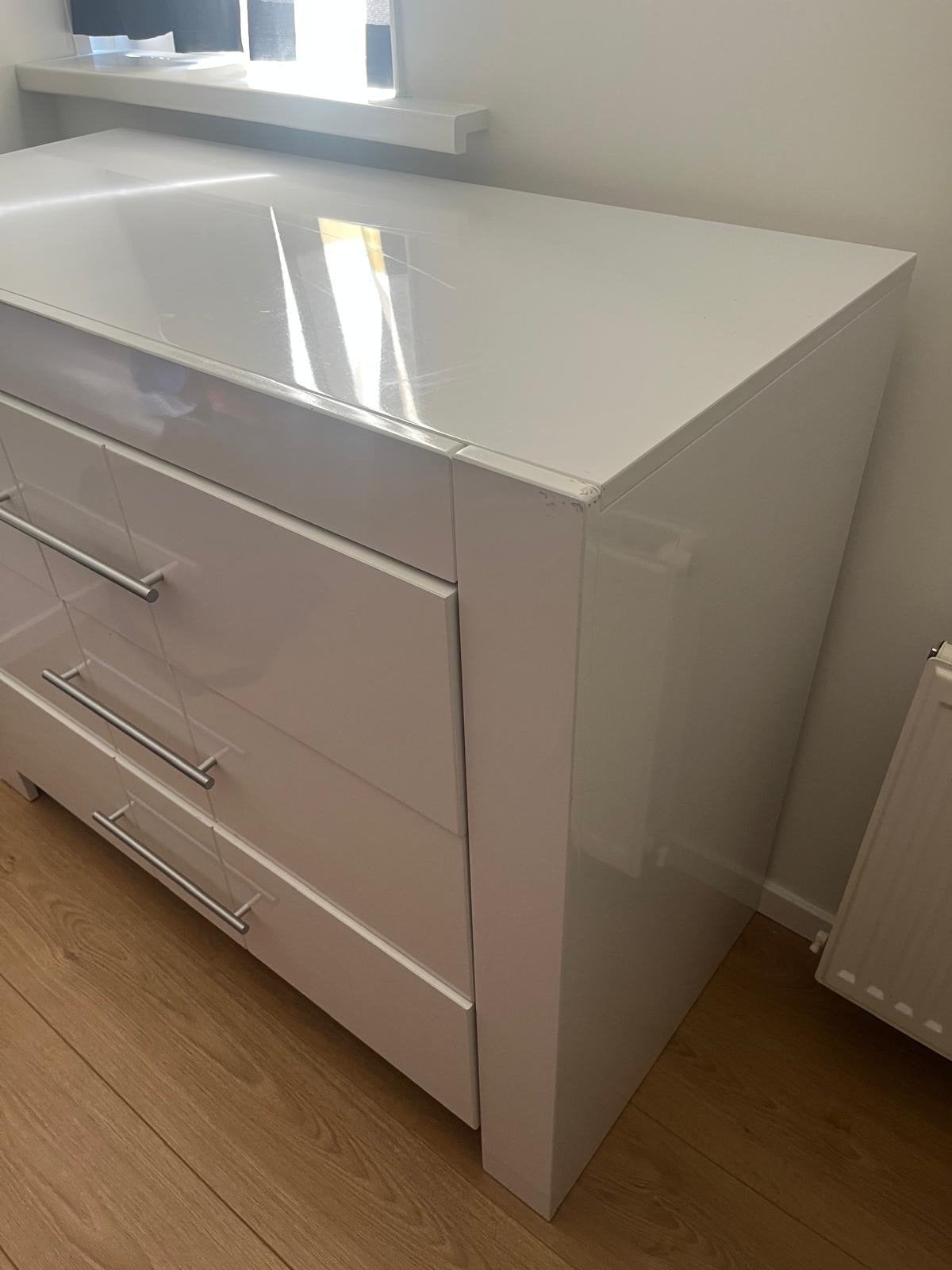 Witte ladekast / commode met hoogglans afwerking, Kinderen en Baby's, Ophalen, Gebruikt, 50 tot 70 cm, 100 cm of meer