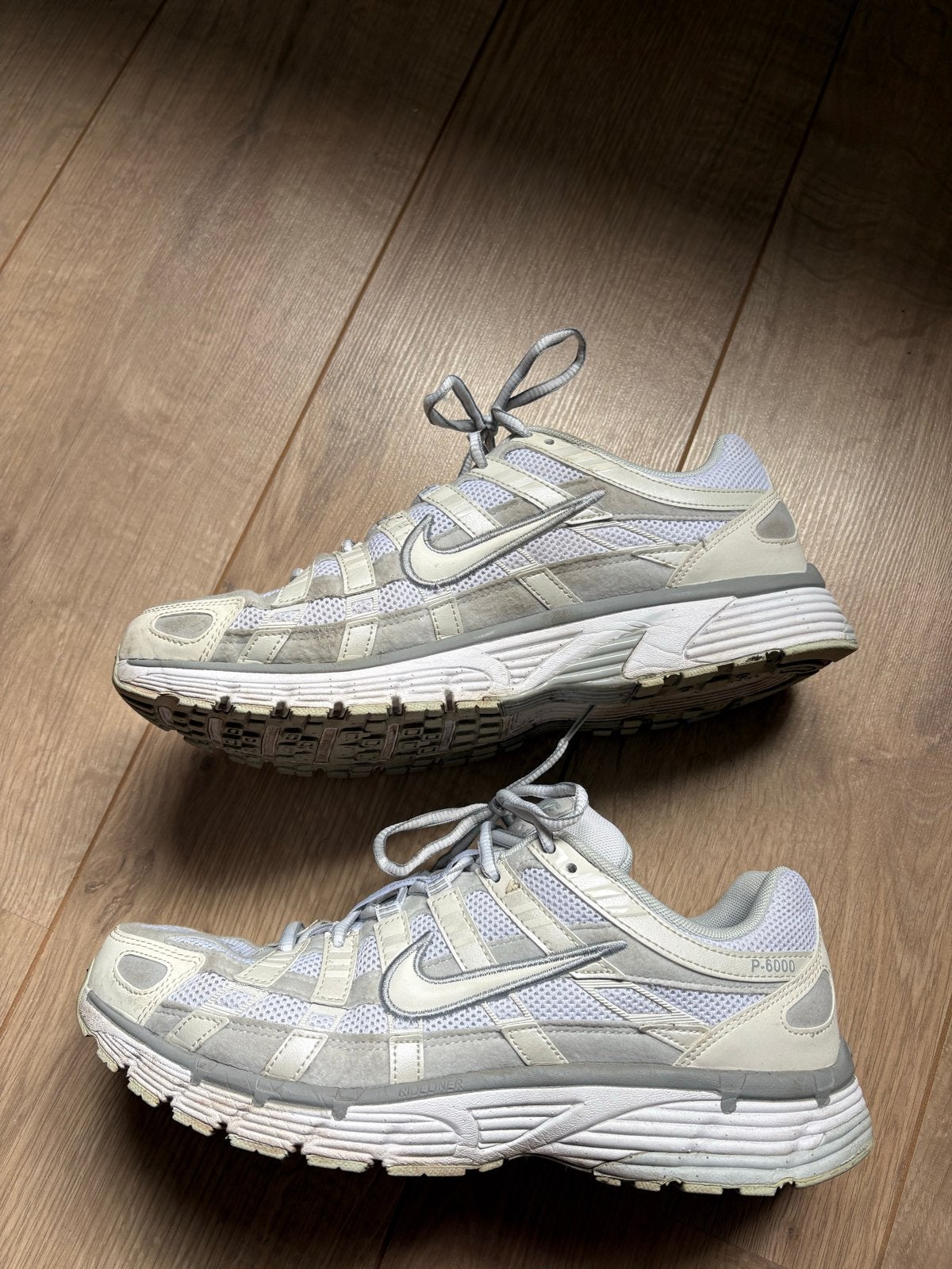 Nike P6000 Sneakers - Maat US11 EU45, Kleding | Heren, Ophalen of Verzenden, Gedragen, Wit, Sneakers of Gympen