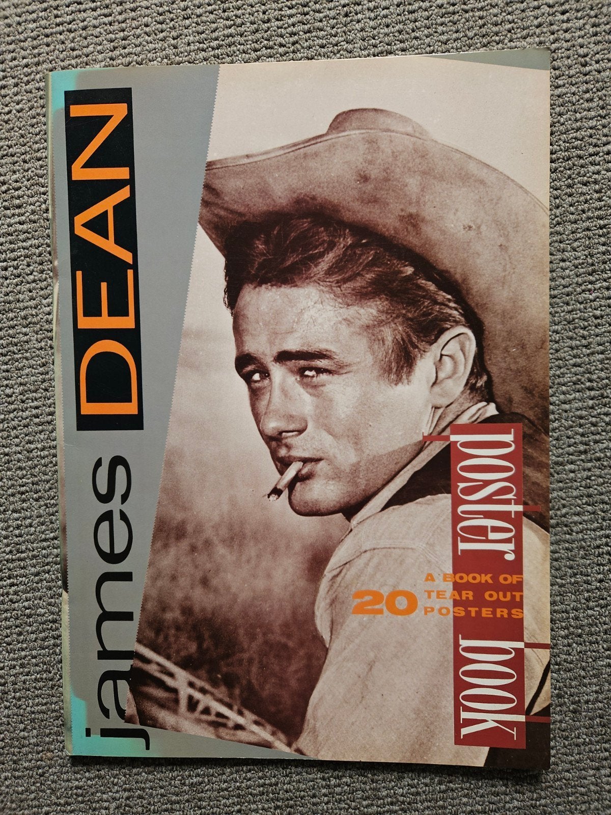 Groot vintage poster boek James Dean 29,5 x 41,5 cm, Verzamelen, Verzenden, Zo goed als nieuw, Film, Poster