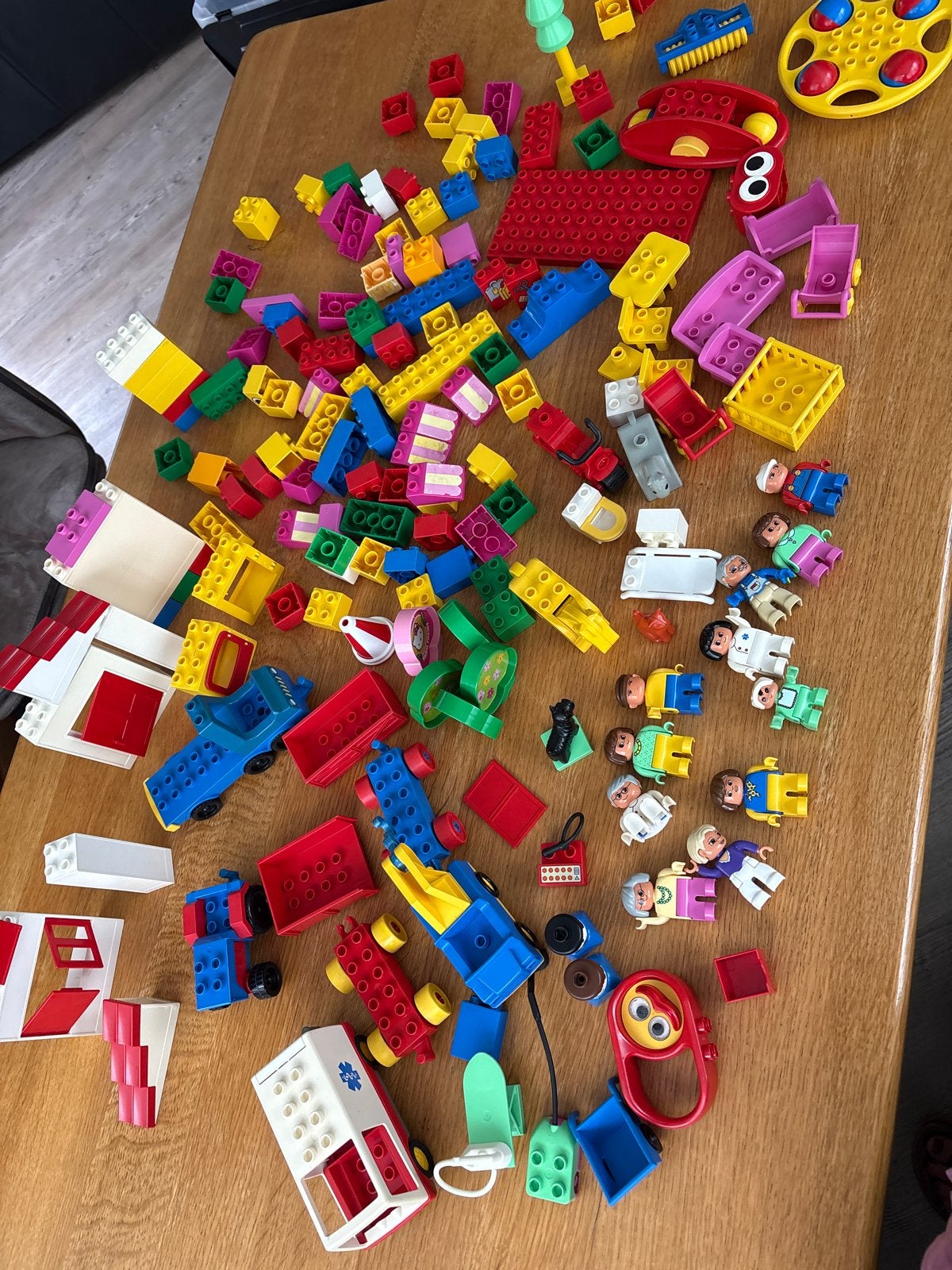 Grote partij LEGO Duplo met poppetjes en voertuigen, Ophalen of Verzenden, Gebruikt, Overige merken