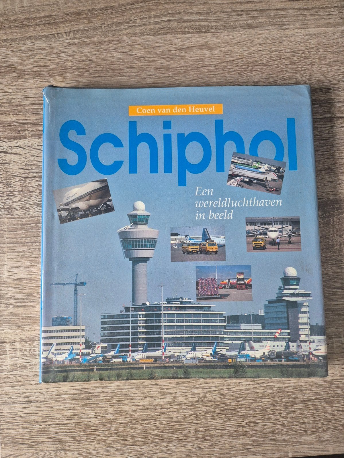 Schiphol: Een wereldluchthaven in beeld Coen van den Heuvel, Ophalen of Verzenden, Gelezen, Coen van den Heuvel, Vliegtuig