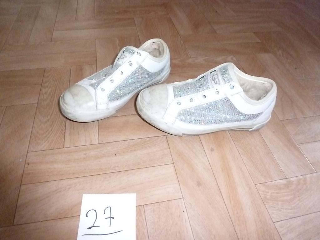 Meisjes schoenen maat 27, Ophalen, Gebruikt, UGG, Meisje