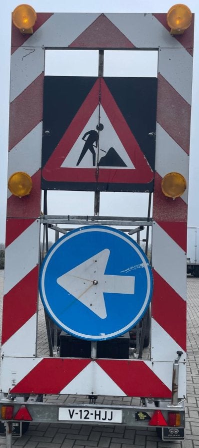 Pijlwagen met bebording – gebruikt – mag vlot weg, Ophalen, Gebruikt