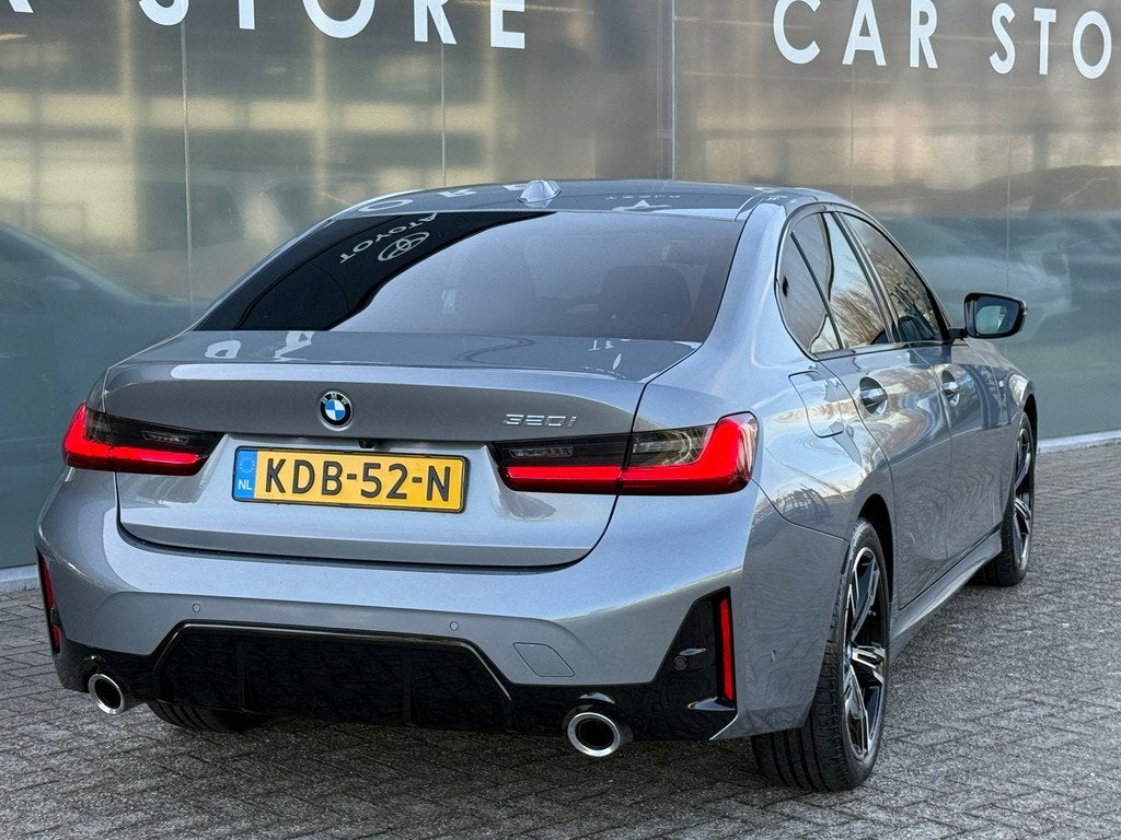 BMW 3-serie 320i M-Sport Laser|Adap Cruise|HuD|Leder|Fabriek, Auto's, BMW, Automaat, 1998 cc, Euro 6, 4 cilinders