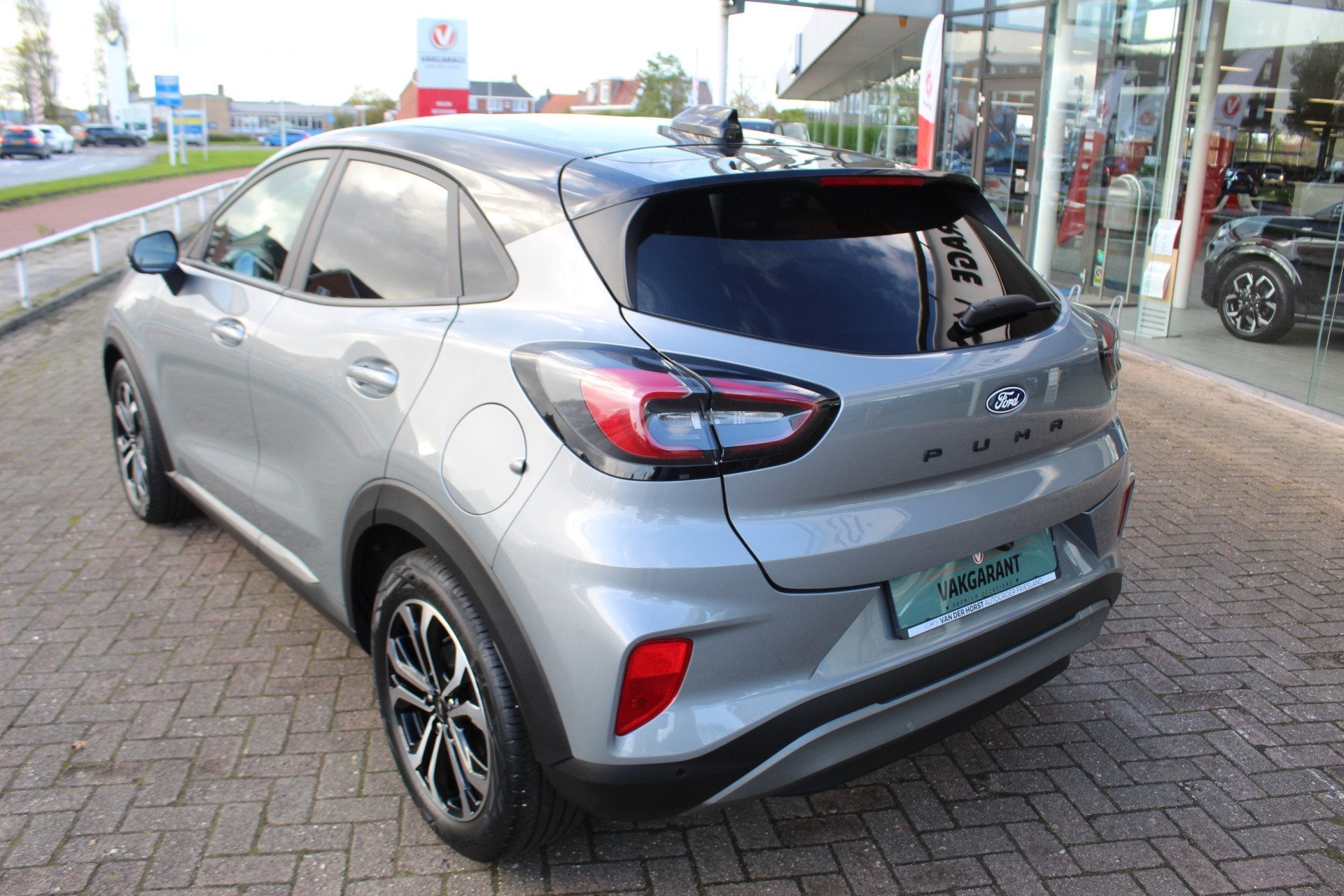 Ford Puma 1.0-125pk EcoBoost Hybrid Titanium Nieuw Model Nav, Auto's, Ford, Stof, Zwart, 24 maanden, Origineel Nederlands