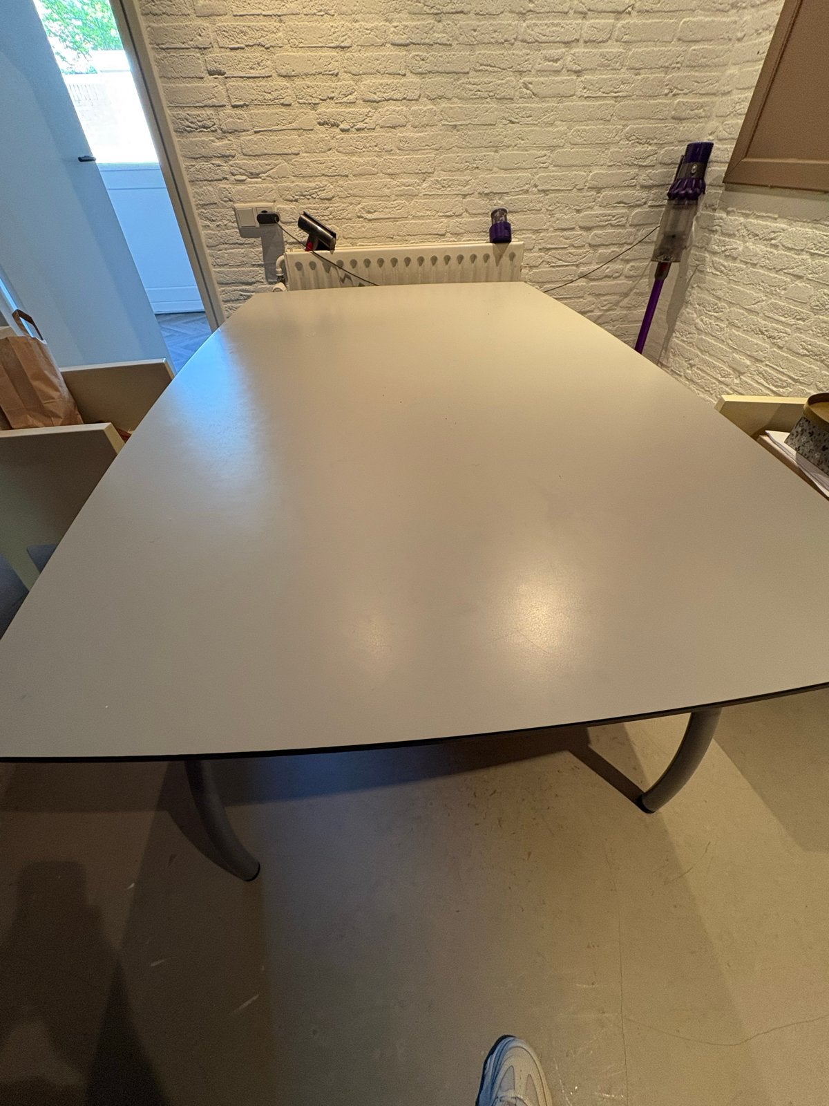 Grote, stevige tafel - eettafel of ruim bureau, Huis en Inrichting, Tafels | Eettafels, Ophalen, Gebruikt, 100 tot 150 cm, Vijf personen of meer