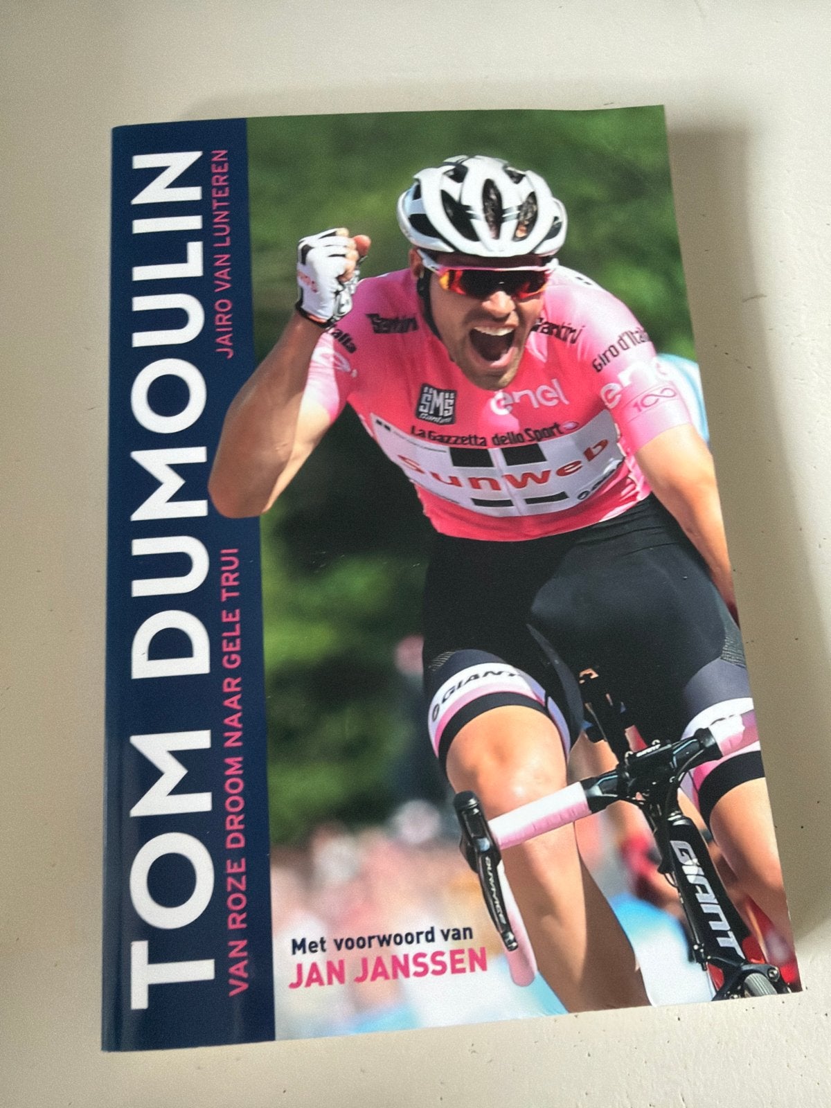 Tom Dumoulin: Van Roze Droom naar Gele Trui, Ophalen of Verzenden, Gelezen, Lopen en Fietsen