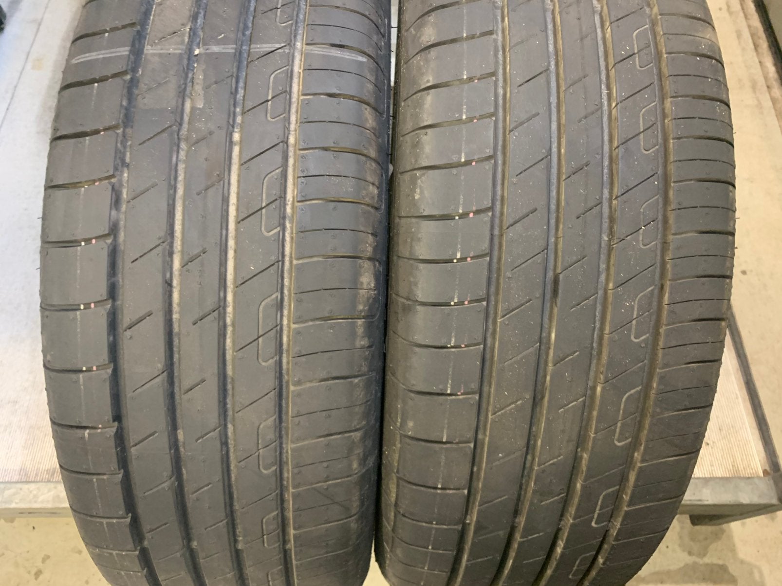 2x Goodyear EfficientGrip 215/60R17 100H banden NIEUW, Auto-onderdelen, 215 mm, 17 inch, Ophalen of Verzenden, Band(en)