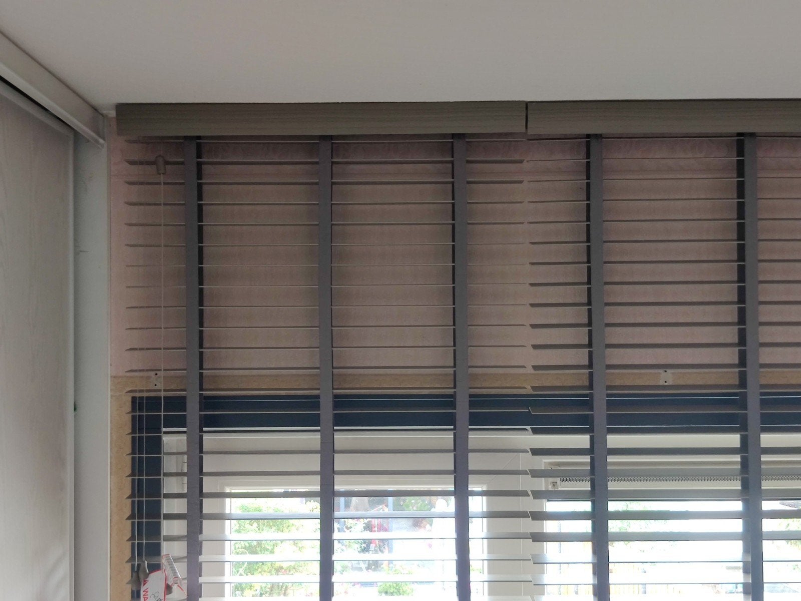 Veneta houten Jaloezie 85 x 164 kleur rustiek grijs (l), Ophalen, Jaloezie, Overige merken, Zonwerend