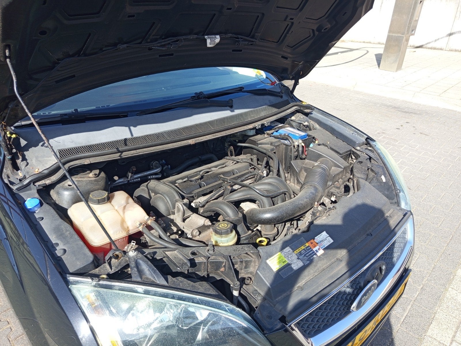 Foto 18 van Ford Focus 1.6 74KW Wagon 2005 Zwart