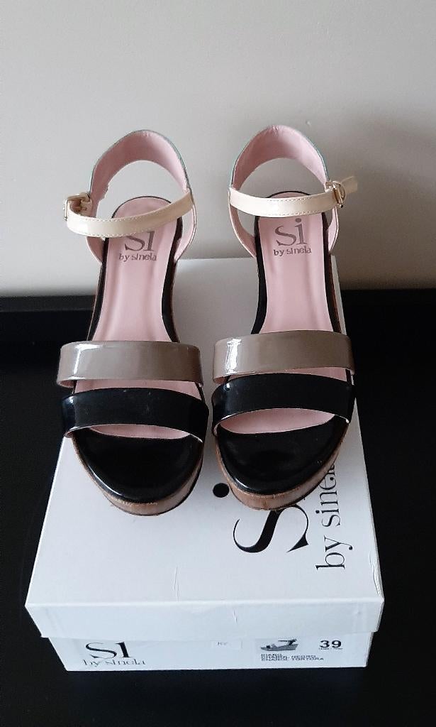 SI by SINELA, lakleren schoenen met sleehak, maat 39, Schoenen met lage hakken, Zwart, Ophalen of Verzenden, Zo goed als nieuw