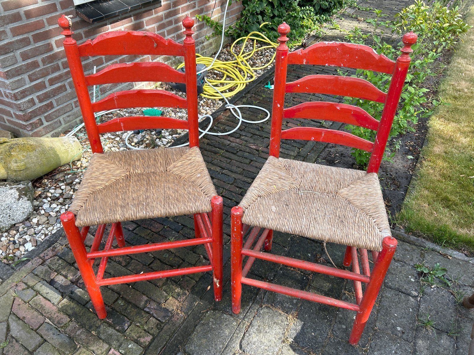 Set van 2 vintage rode stoelen met rieten zitting, Ophalen