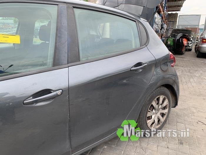 Portier 4Deurs links-achter van een Peugeot 208 (KTP), Gebruikt, -, Deur, -