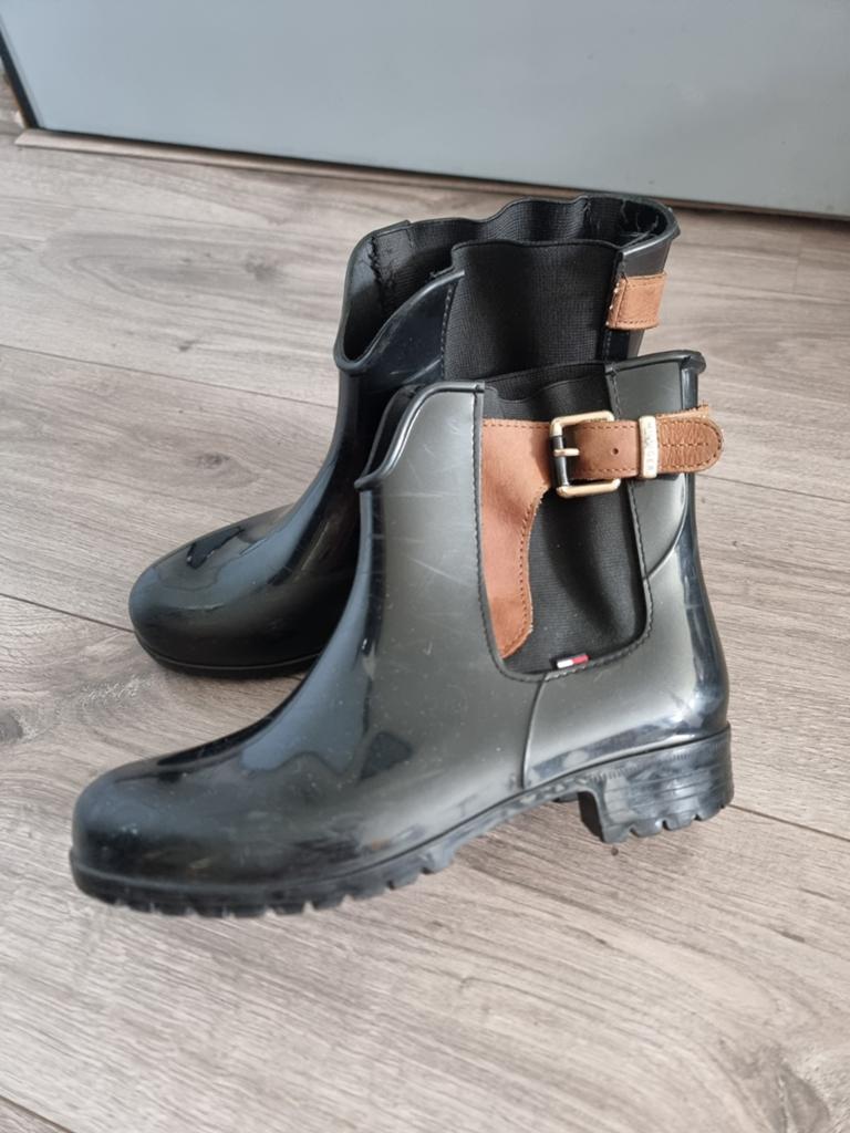 Zwart regenlaarzen Tommy Hilfiger, maat 37 (MB4), Ophalen of Verzenden, Zo goed als nieuw, Zwart, Regenlaarzen