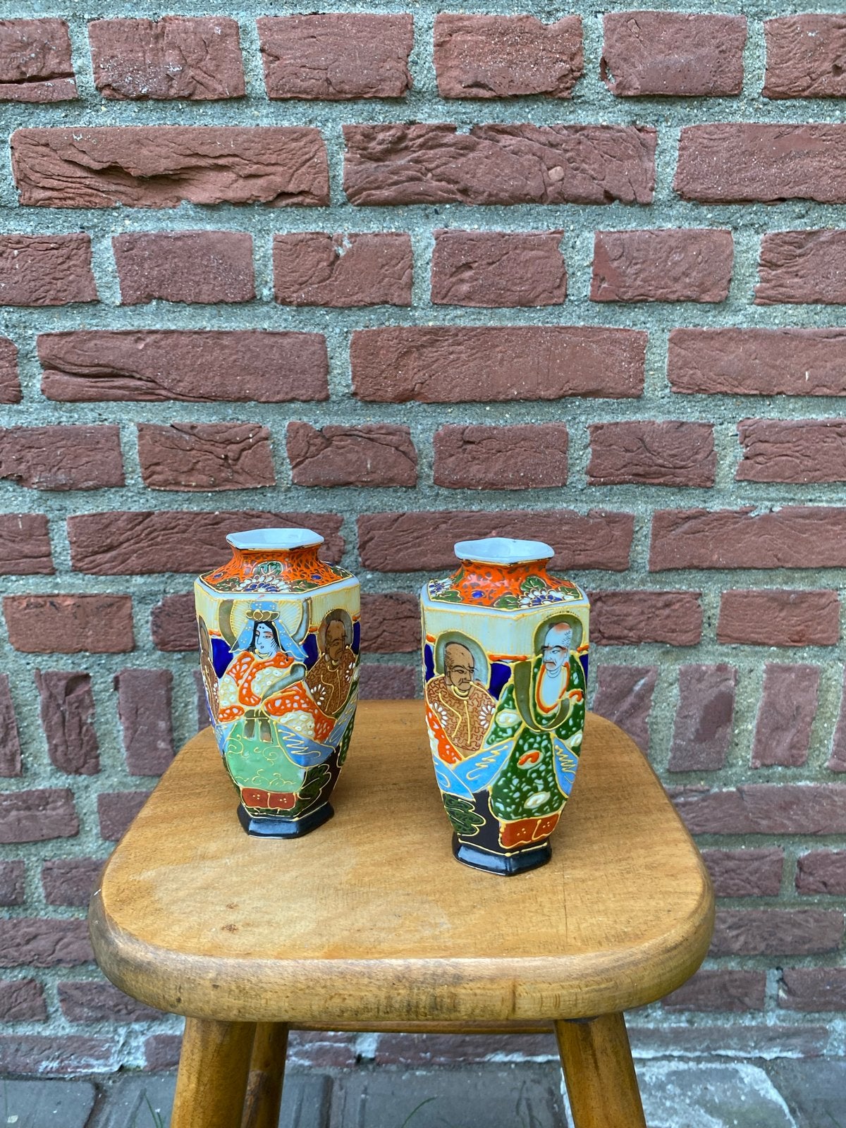 Set van 2 Japanse Satsuma Vazen met Figuren, Ophalen