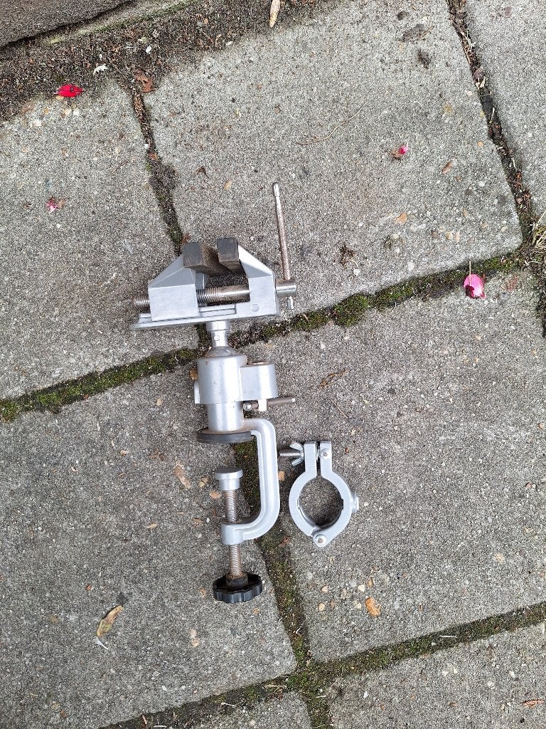 Tafelbankschroef, Ophalen of Verzenden, Gebruikt