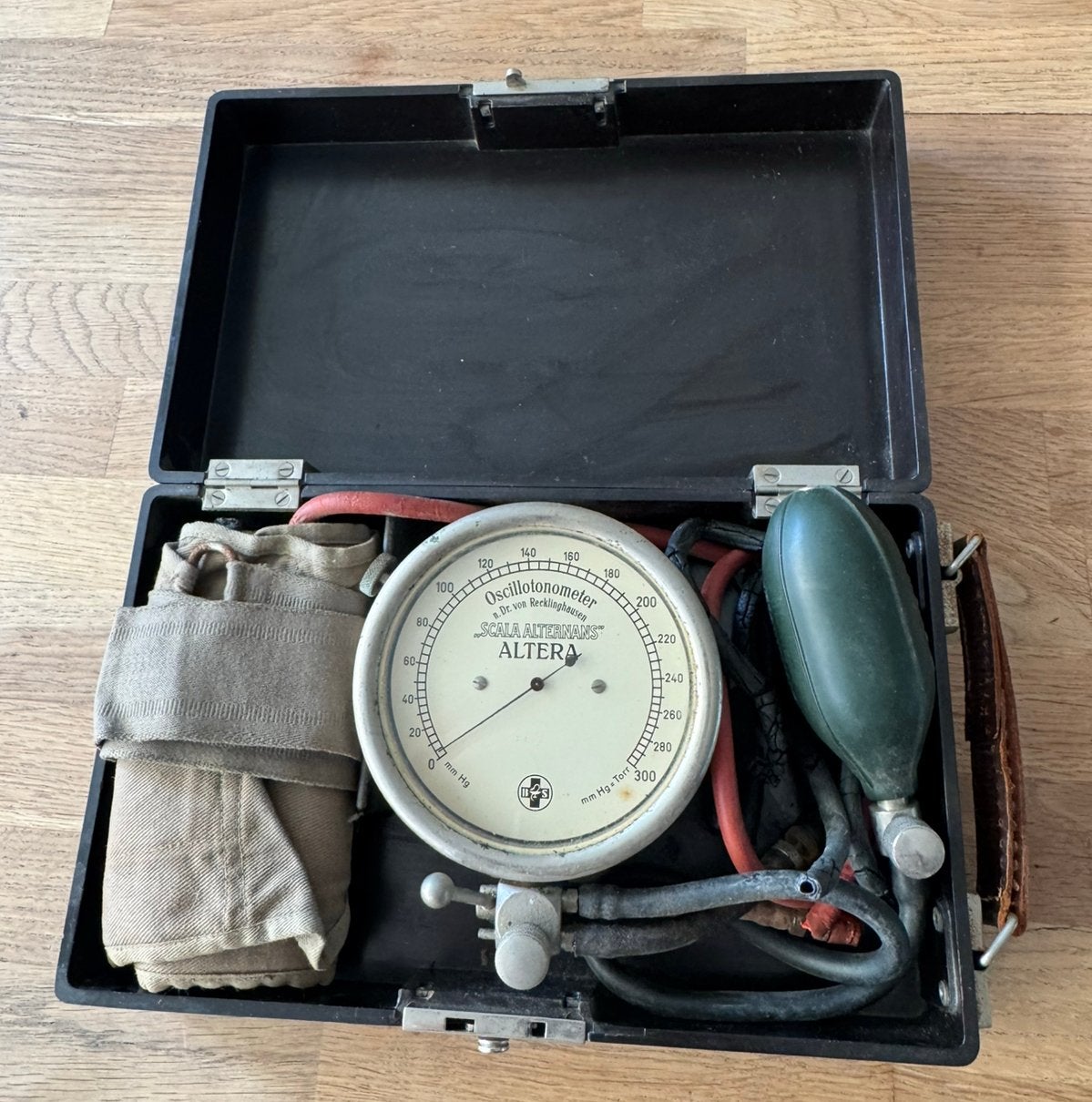 Antiek De von Recklinghausen oscillotonometer 1930, Ophalen, Gebruikt