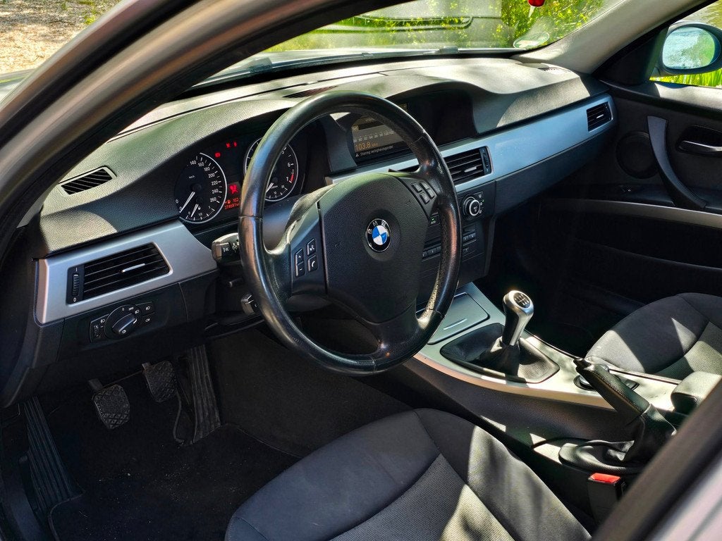 BMW 3-serie Touring 318i Business Line Touring Airco, 13 km/l, Achterwielaandrijving, 4 cilinders, 129 pk