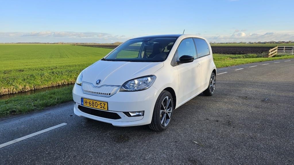 Skoda Citigo e IV bj 2020 Candy White / Black Roof, Auto's, 83 pk, Stof, 37 €/maand, Regensensor