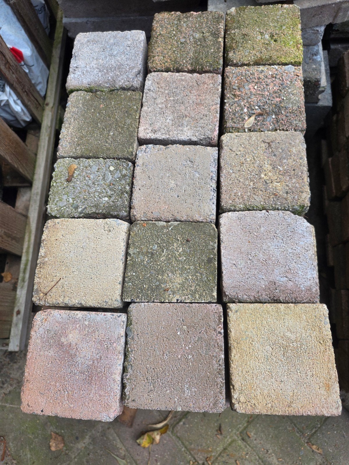 gratis 292 coppelstones 10 x 10 x 4 dik, Tuin en Terras, Ophalen, Beton, Klinkers