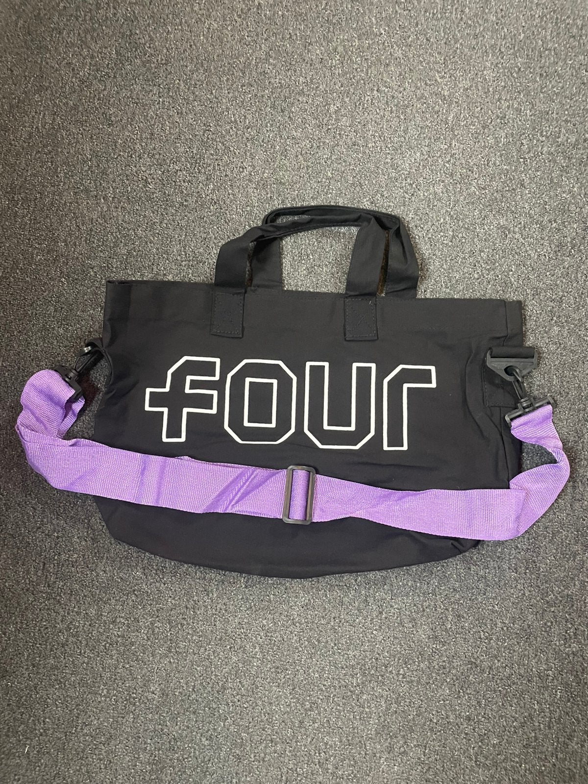 Four tas nieuw met paarse band, Ophalen of Verzenden, Zo goed als nieuw