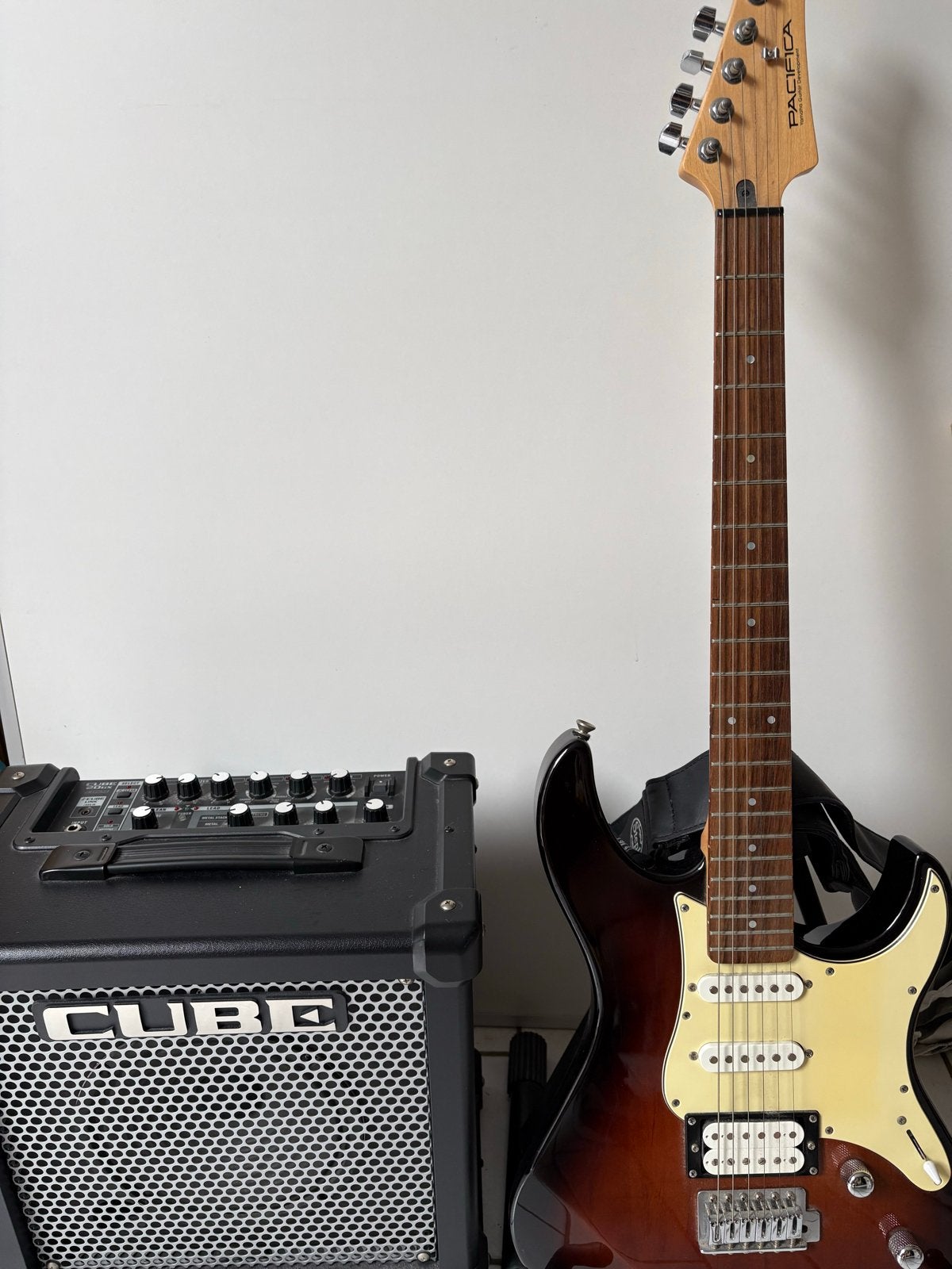 Yamaha Pacifica 112V met Cube versterker, Muziek en Instrumenten, Gebruikt, Met versterker, Solid body, Ophalen