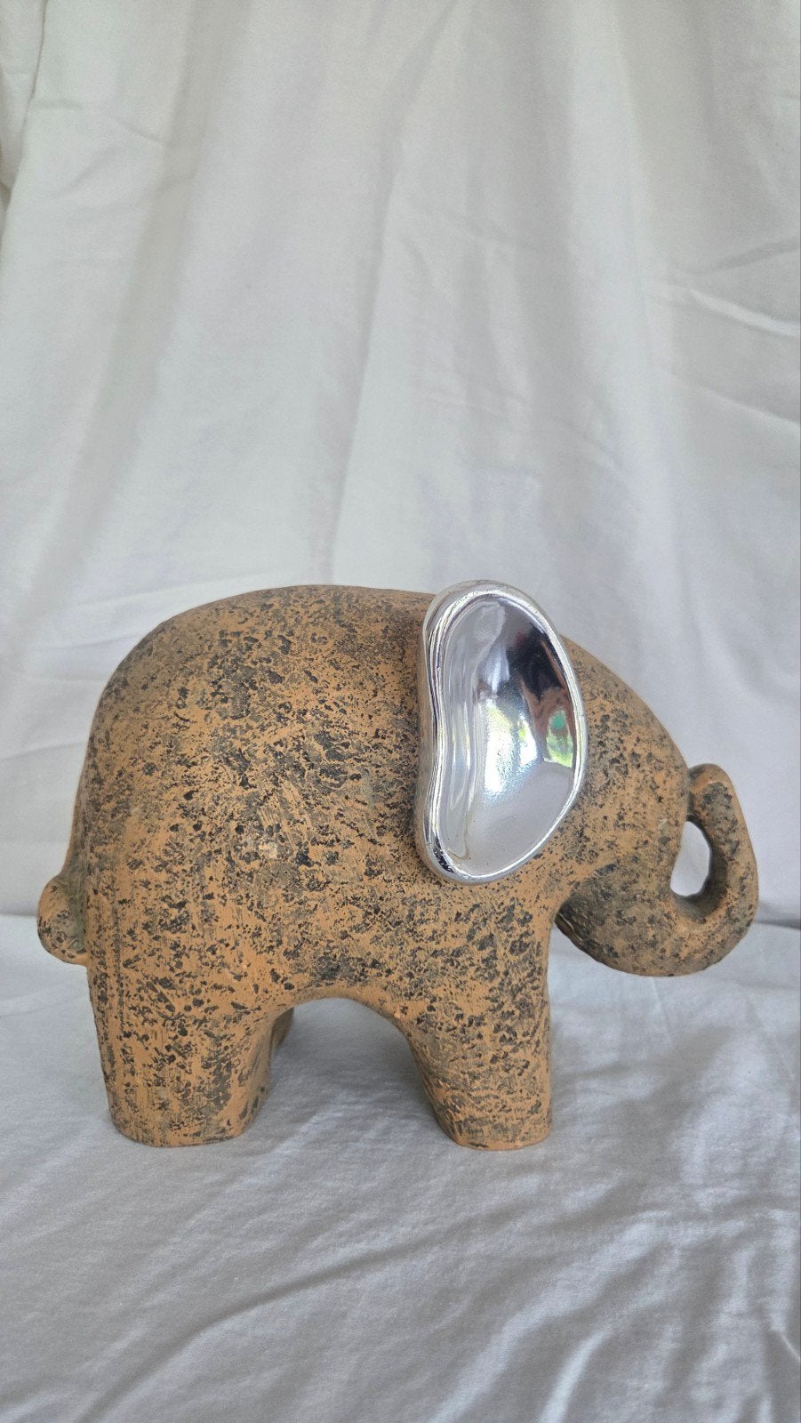 Prachtig Abstract Olifant Beeldje met Glanzende Chronen/Zilv, Verzamelen, Ophalen of Verzenden, Steen, Aardewerk of Keramiek, Dier