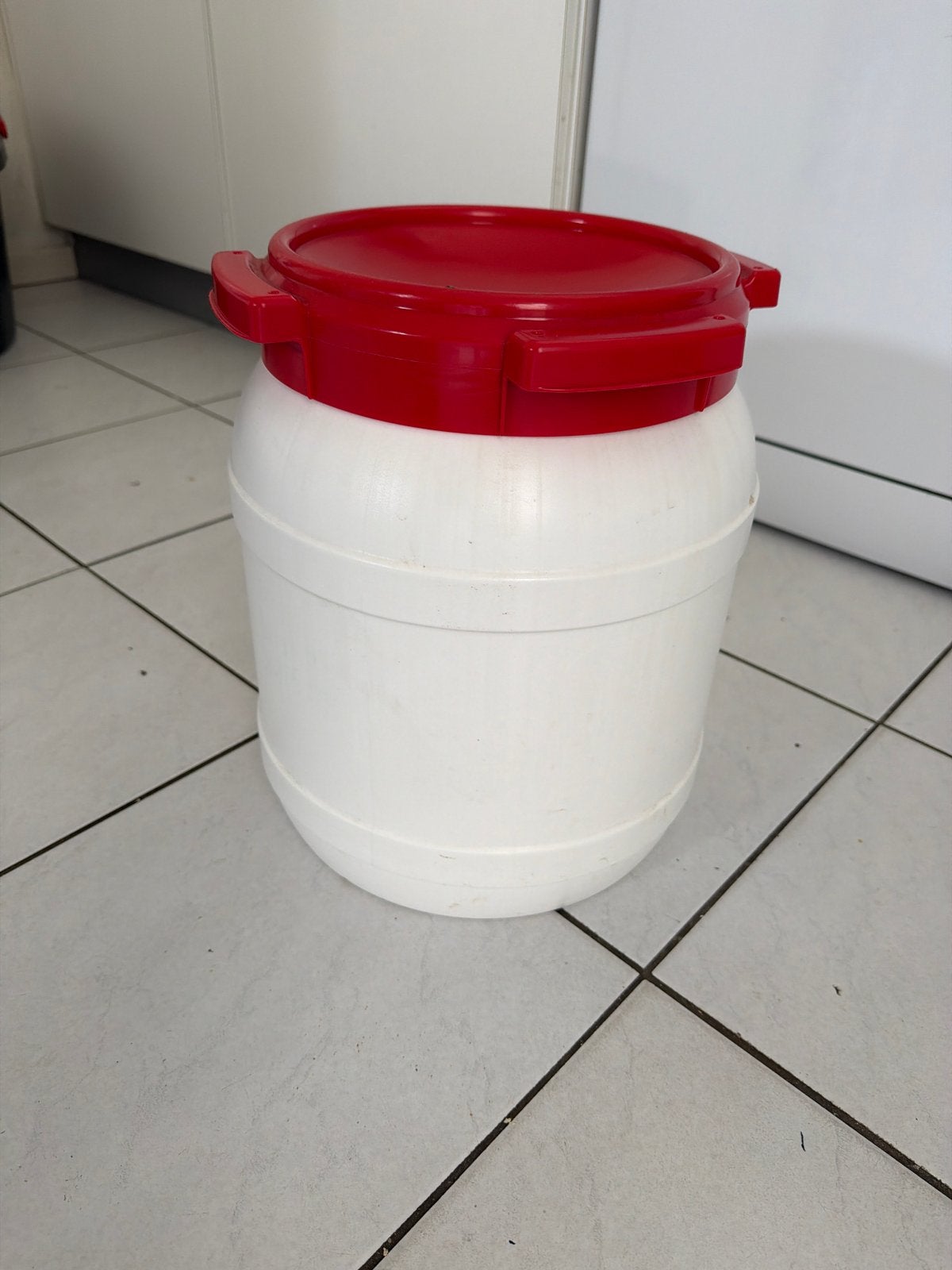 CurTec plastic vat met rode deksel - 22 liter, Ophalen of Verzenden, Zo goed als nieuw